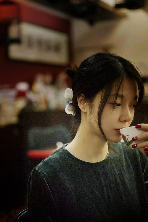 化纤衣服怎么除皱纹视频（化纤衣服皱了怎么快速弄平）